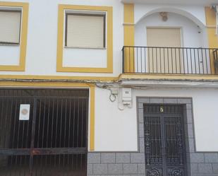 Außenansicht von Wohnung zum verkauf in Monterrubio de la Serena mit Balkon