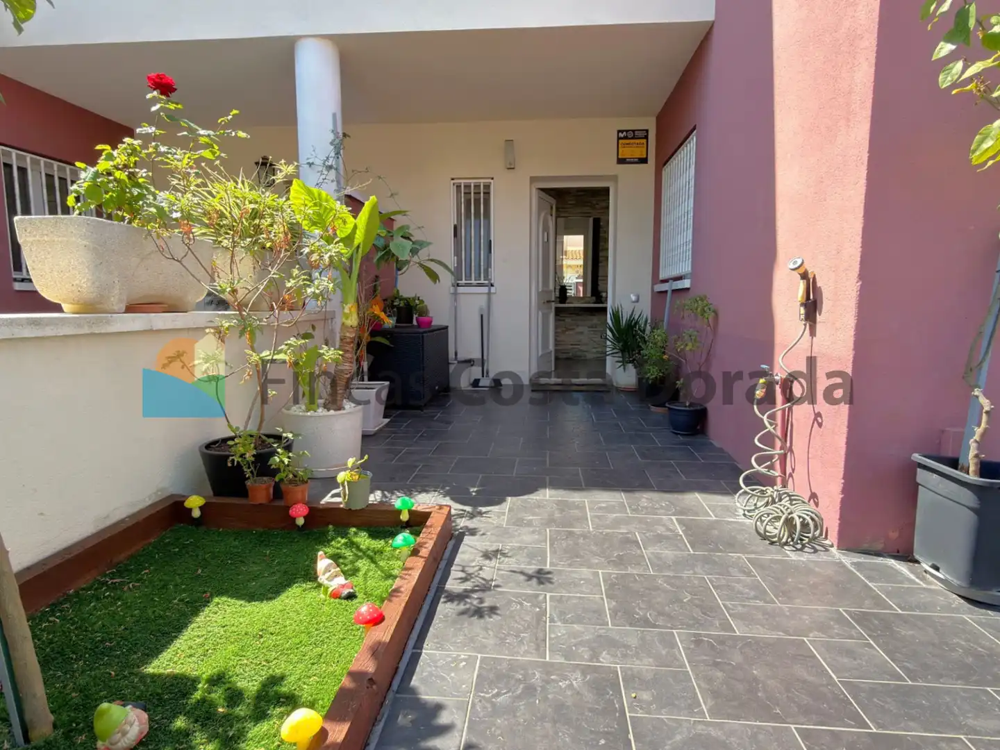 Terrassa de Casa adosada en venda en Cubelles amb Aire condicionat, Calefacció i Jardí privat