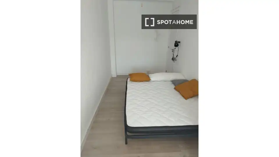 Bedroom of Flat for rent in Madrid  with Air Conditioner, Heating and Furnished