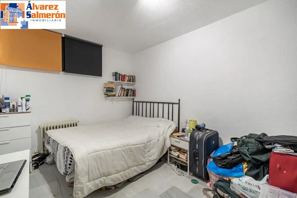 Bedroom of Flat for sale in Granada  with Heating and Storage room