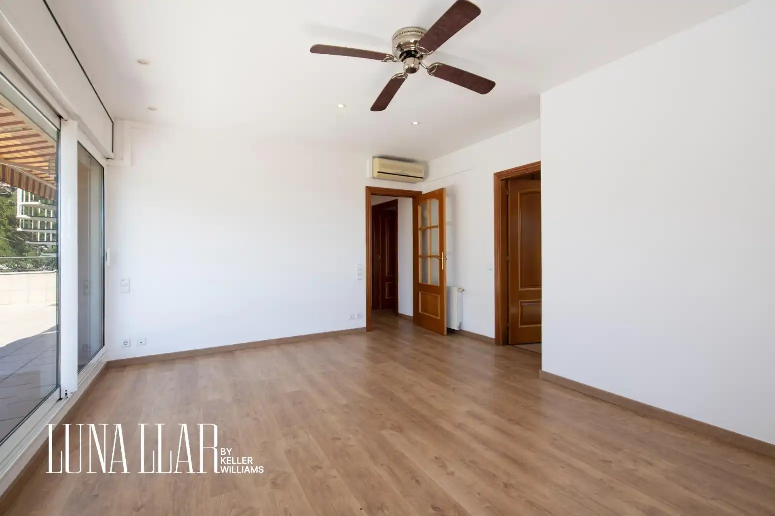 Sala d'estar de Casa o xalet en venda en Castelldefels amb Calefacció, Terrassa i Balcó