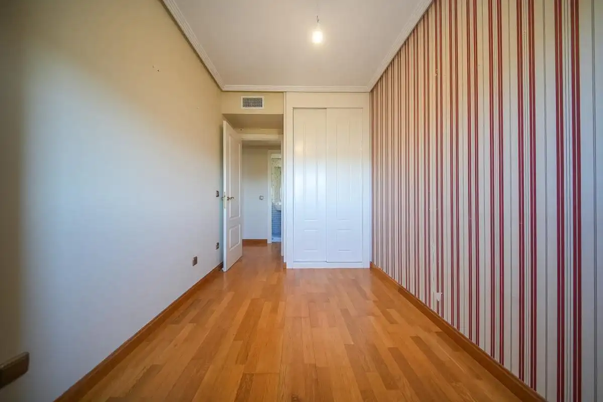 Bedroom of Flat for rent in Madrid  with Air Conditioner, Heating and Terrace