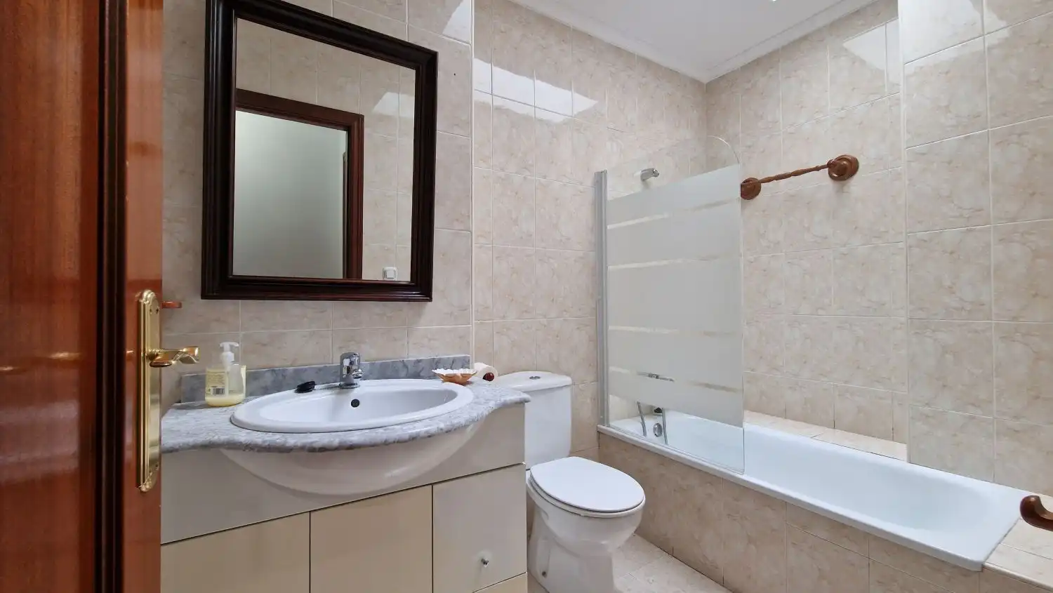 Bathroom of Flat for rent in Torrelavega   with Heating, Terrace and Furnished