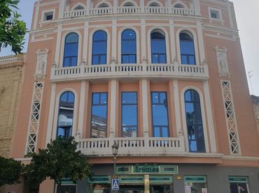 Oficina de lloguer a Larga