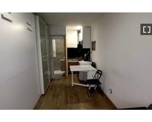 Cuina de Pis de lloguer en  Barcelona Capital amb Aire condicionat, Calefacció i Moblat