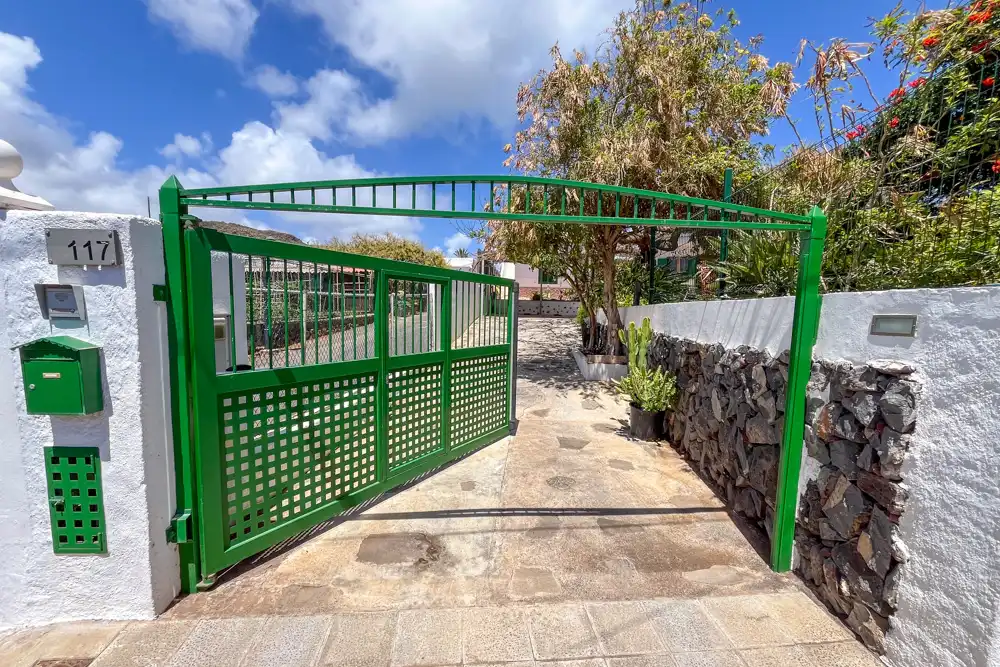 Vista exterior de Casa o xalet en venda en San Sebastián de la Gomera amb Terrassa i Moblat