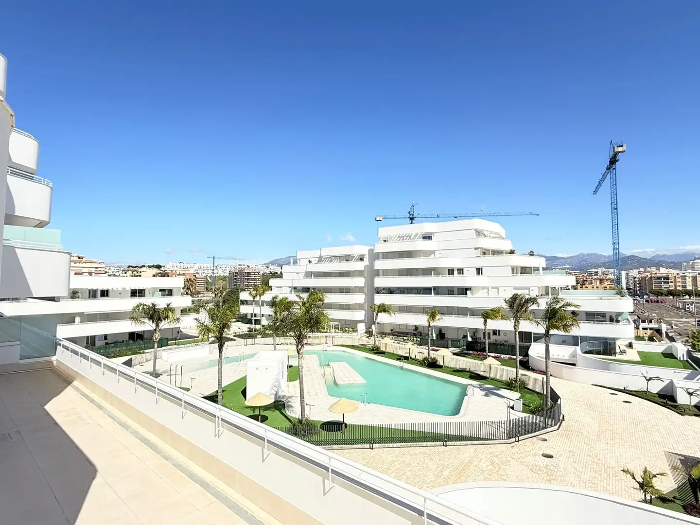 Vista exterior de Ático en venta en Vélez-Málaga con Aire acondicionado, Trastero y Piscina