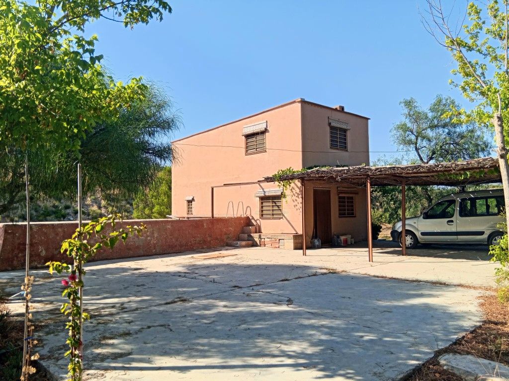 Exterior view of Country house for sale in Villar del Arzobispo  with Heating, Private garden and Furnished