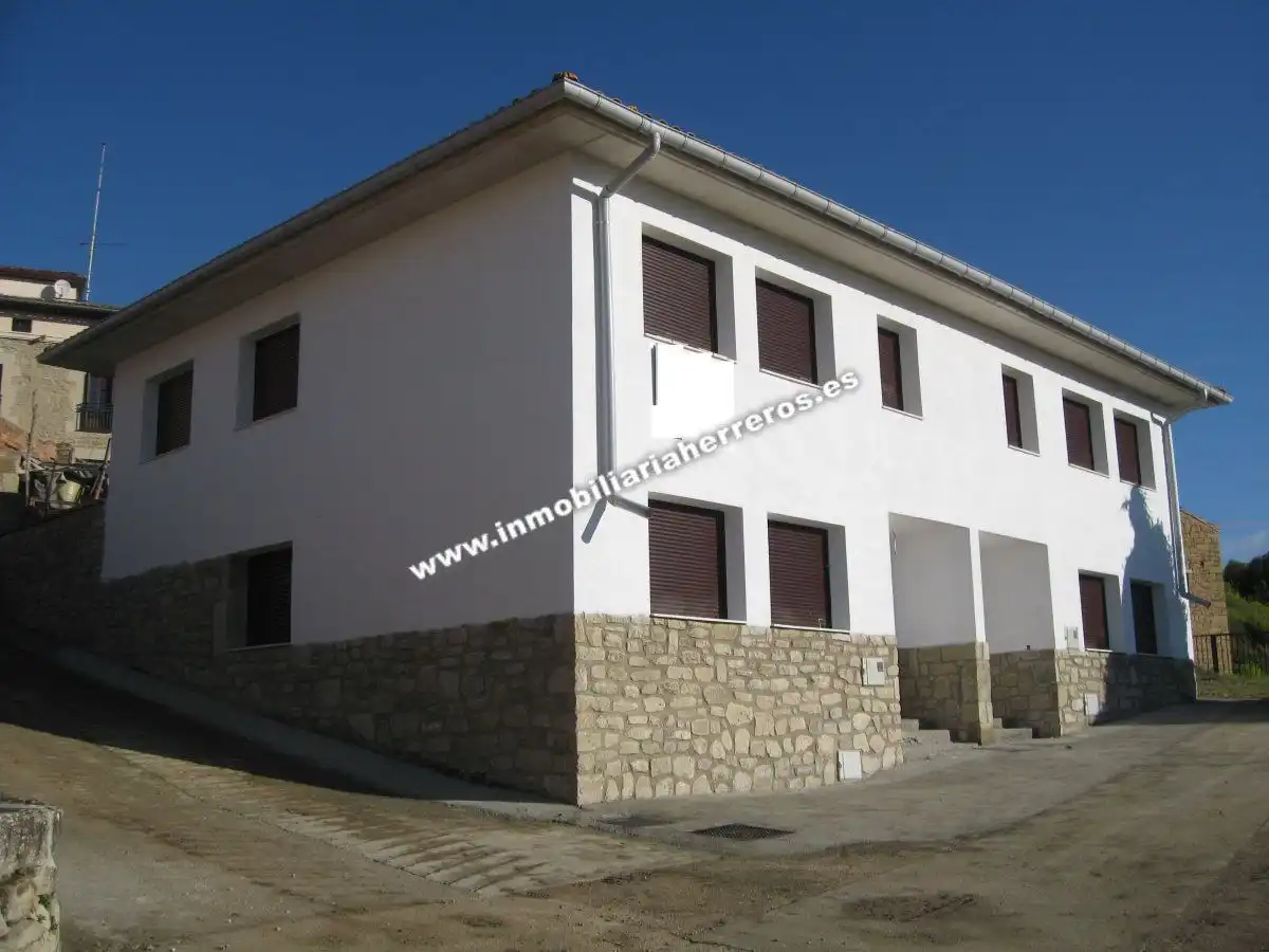 Vista exterior de Casa adosada en venta en Torres del Río con Calefacción