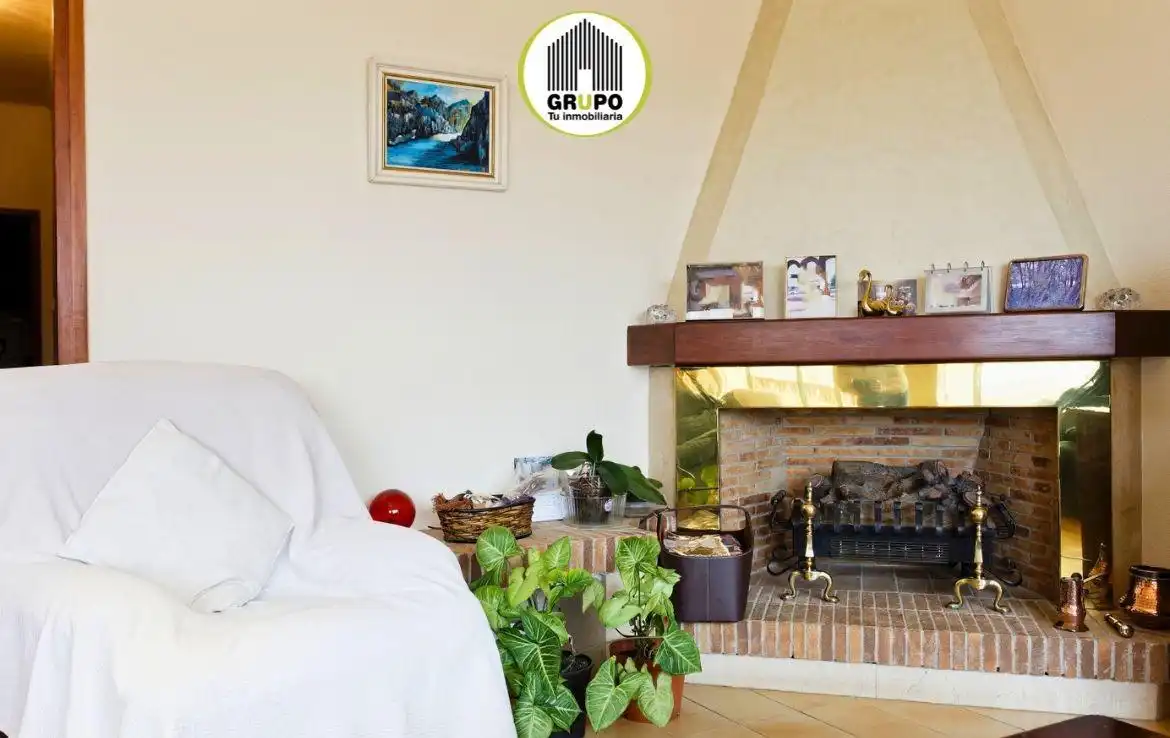 Sala d'estar de Casa o xalet en venda en Esplugues de Llobregat amb Calefacció i Jardí privat