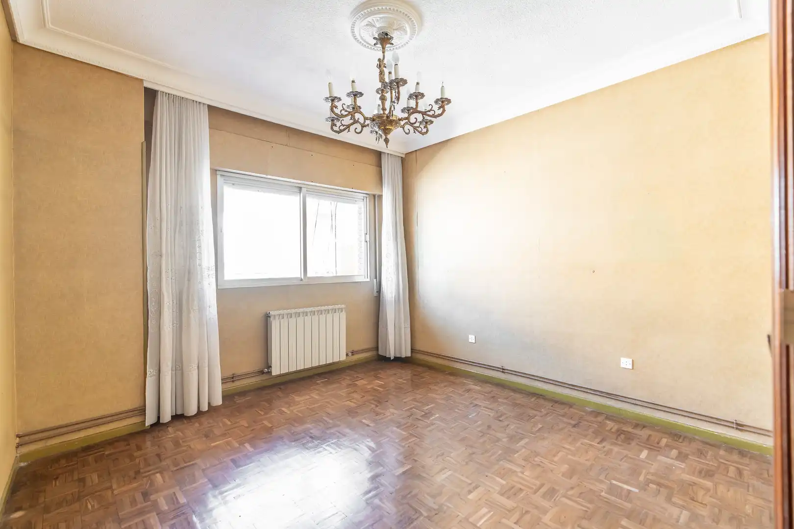 Habitación de Piso en venta en Madrid con Calefacción y Terraza