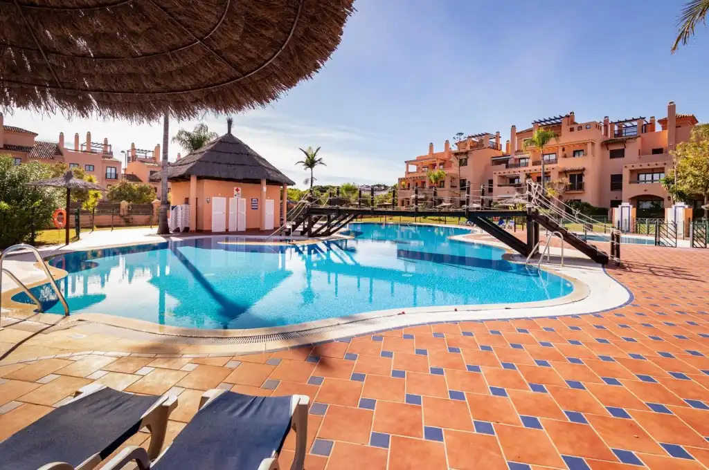 Apartamento con piscina en venta en Estepona Pueblo, imagen 17
