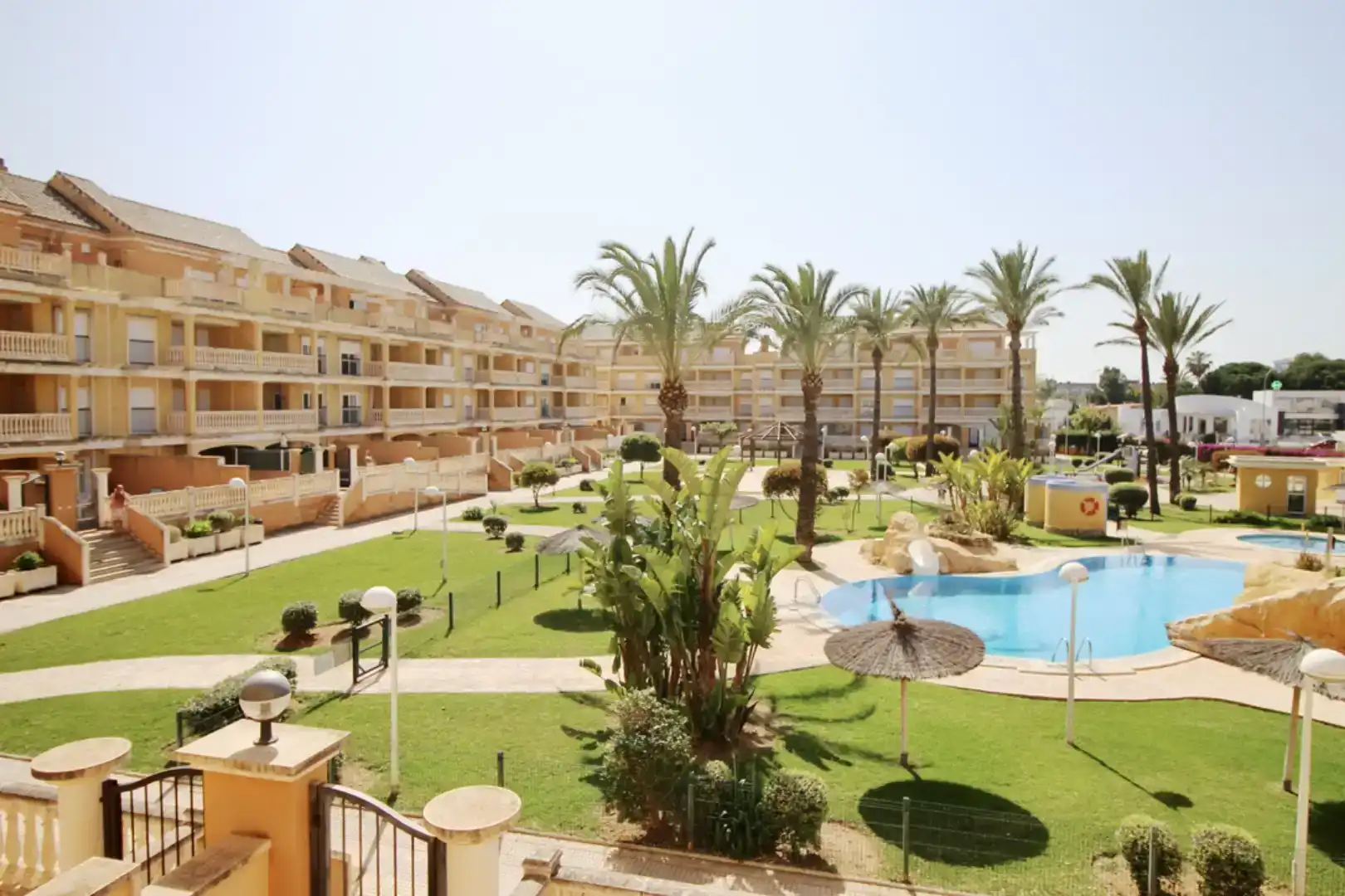 Außenansicht von Wohnung zur Miete in Dénia mit Klimaanlage, Schwimmbad und Balkon