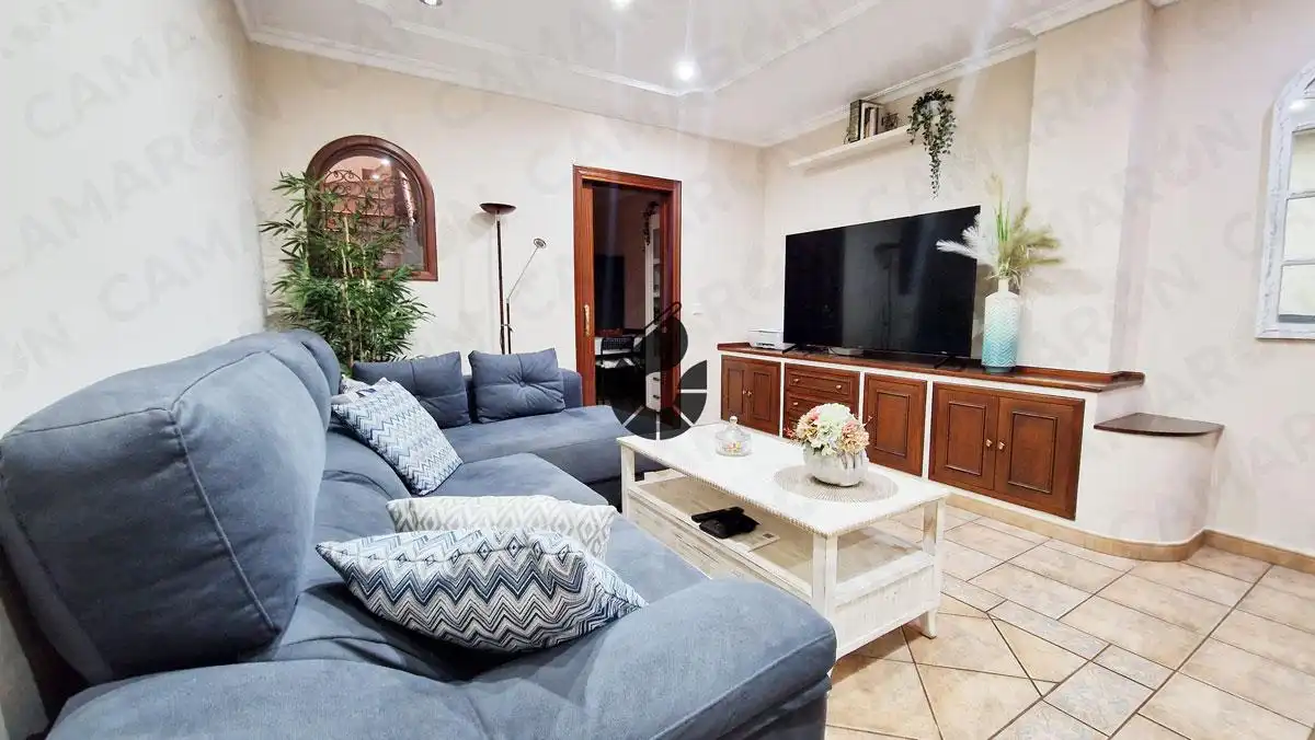 Sala d'estar de Casa adosada en venda en Coria del Río amb Aire condicionat, Terrassa i Balcó