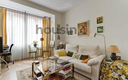 Living room of Flat for sale in  Madrid Capital  with Air Conditioner, Heating and Terrace