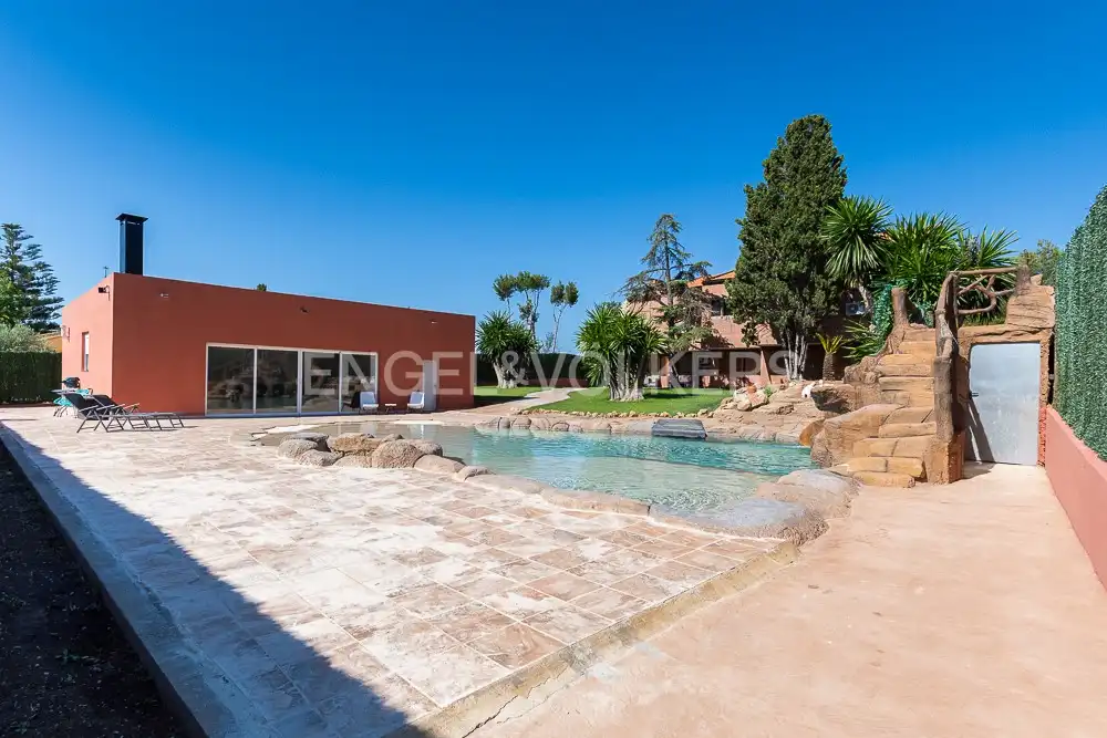 Piscina de Casa o xalet en venda en Paterna amb Aire condicionat, Calefacció i Jardí privat