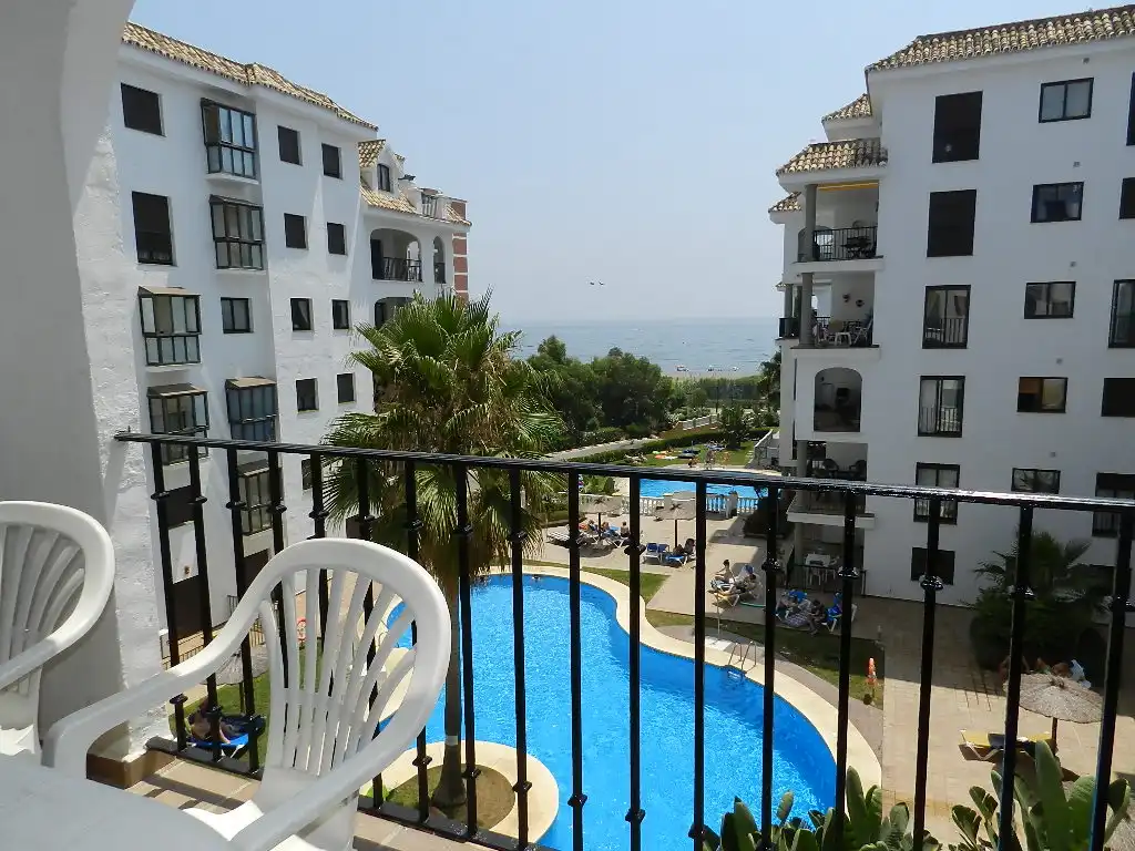 Dormitori de Apartament en venda en Manilva amb Aire condicionat, Terrassa i Traster