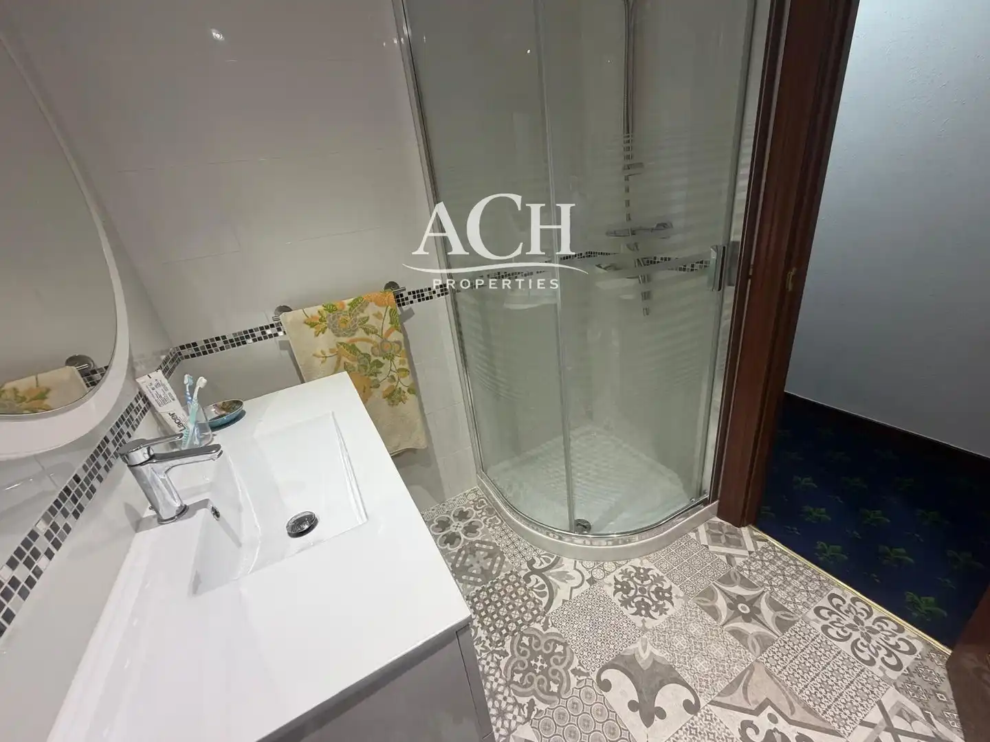 Badezimmer von Wohnung zur Miete in Bilbao  mit Heizung, Terrasse und Möbliert