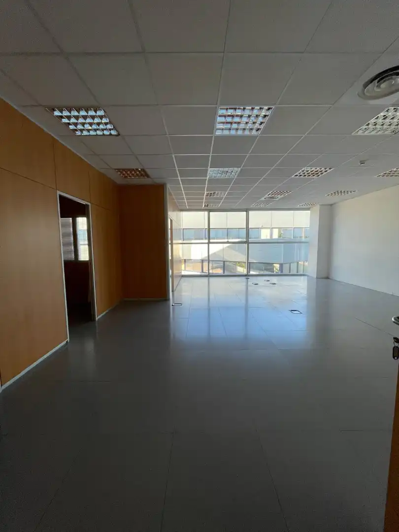 Büro zur Miete in Sant Cugat del Vallès mit Klimaanlage, Heizung und Internet
