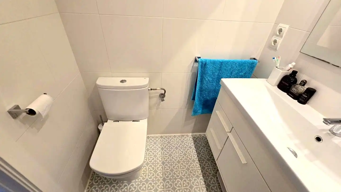 Bany de Apartament de lloguer en Gandia amb Aire condicionat, Parquet i Terrassa