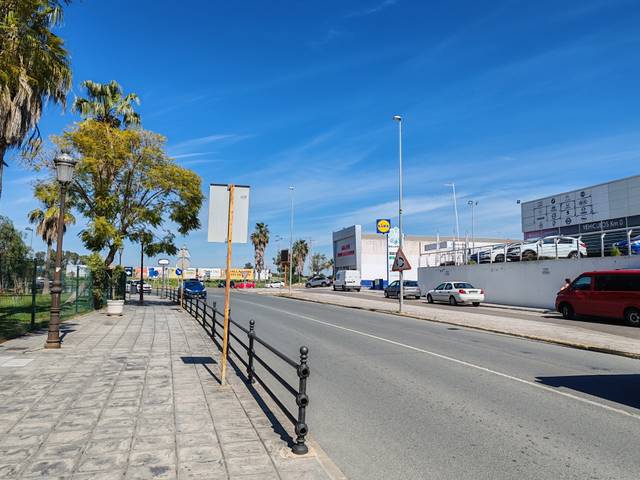 Local comercial en Alquiler en Coria del Río