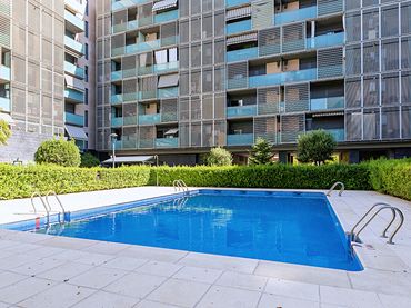 Pis amb piscina en venda a Calle Alameda del Valle 22