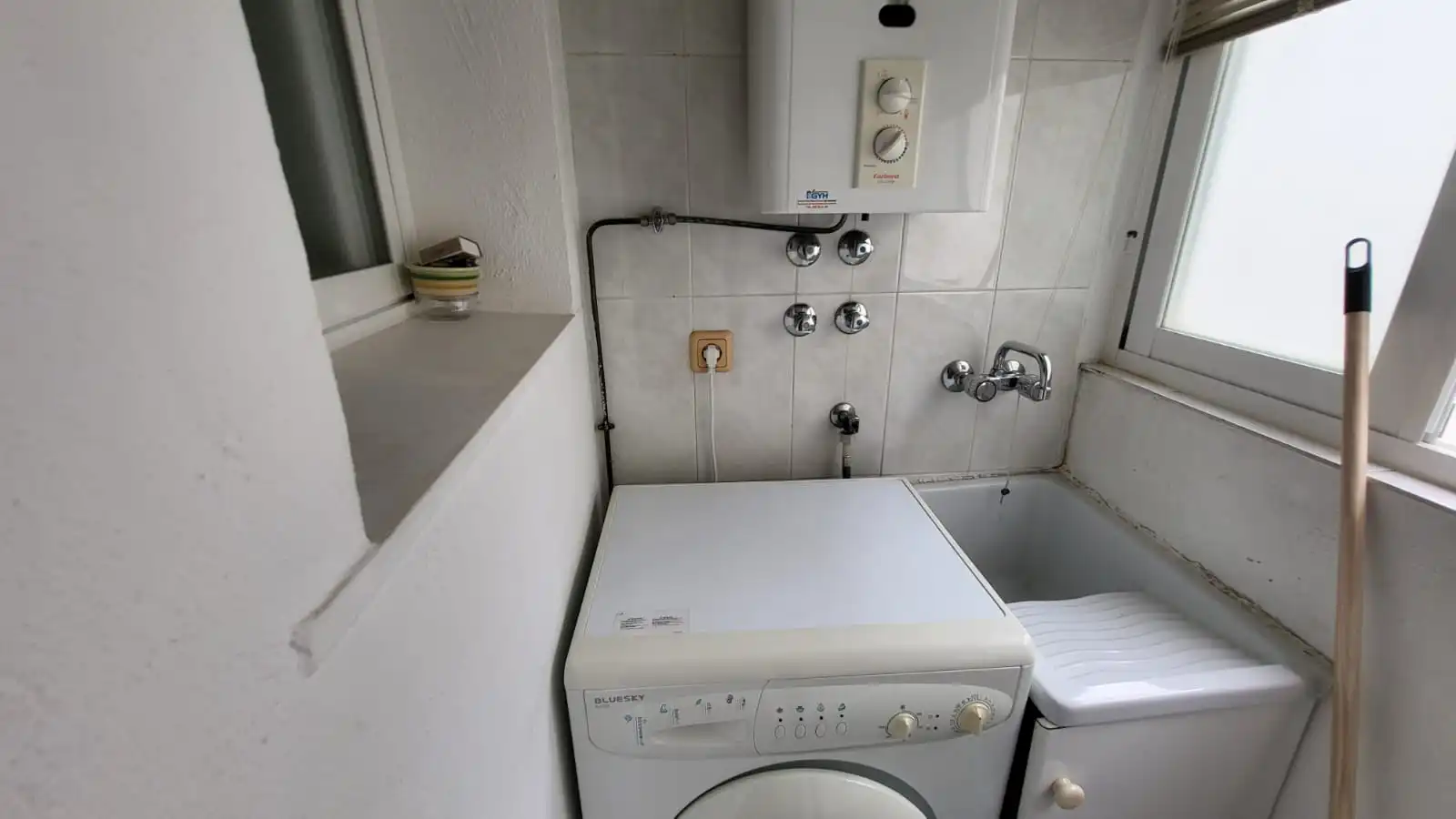 Bathroom of Flat for sale in Rincón de la Victoria  with Terrace, Furnished and Washing machine