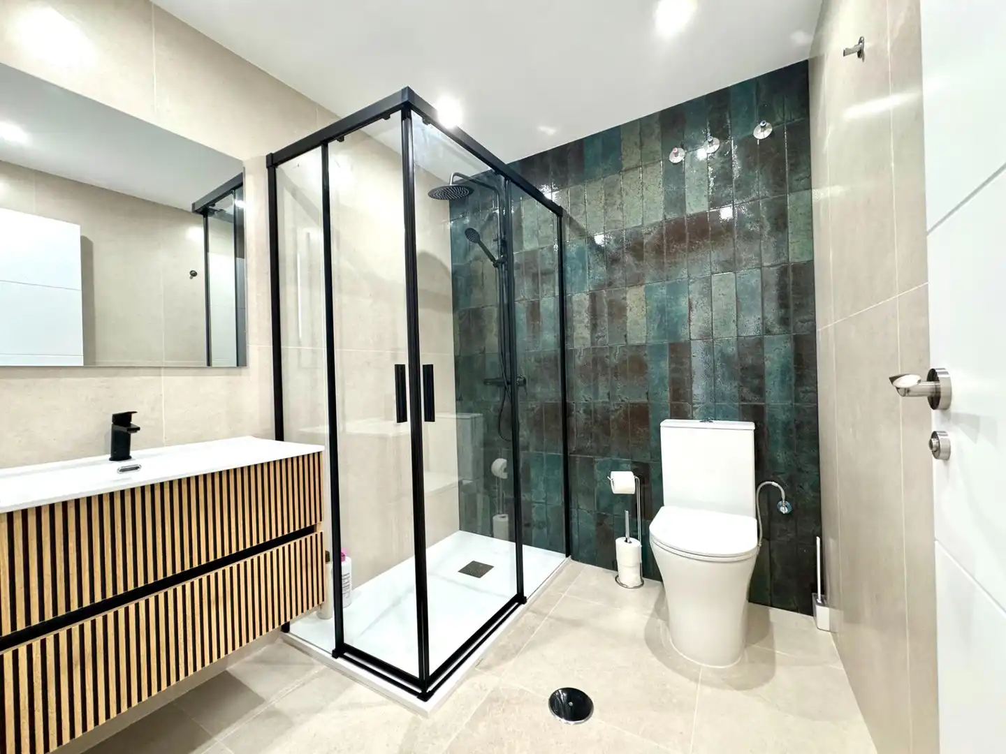 Baño de Piso en venta en Málaga con Aire acondicionado, Calefacción y Terraza