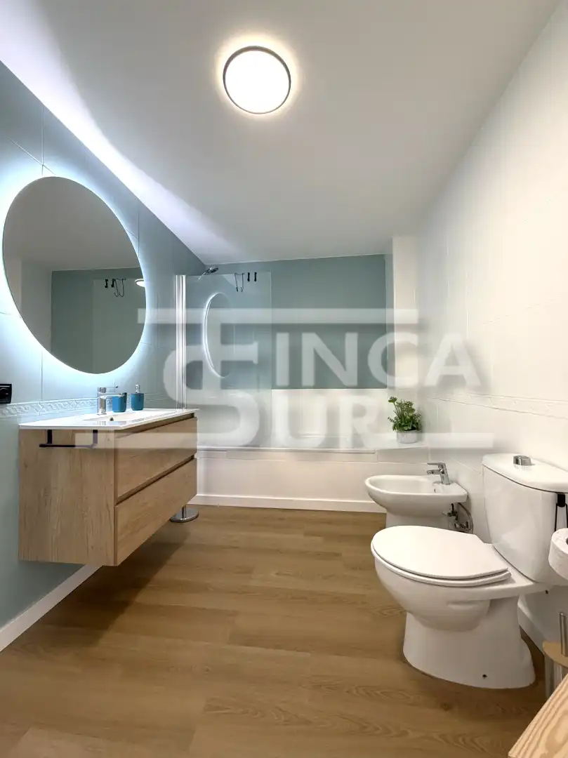 Baño de Apartamento en venta en Roquetas de Mar con Amueblado, Horno y Lavadora