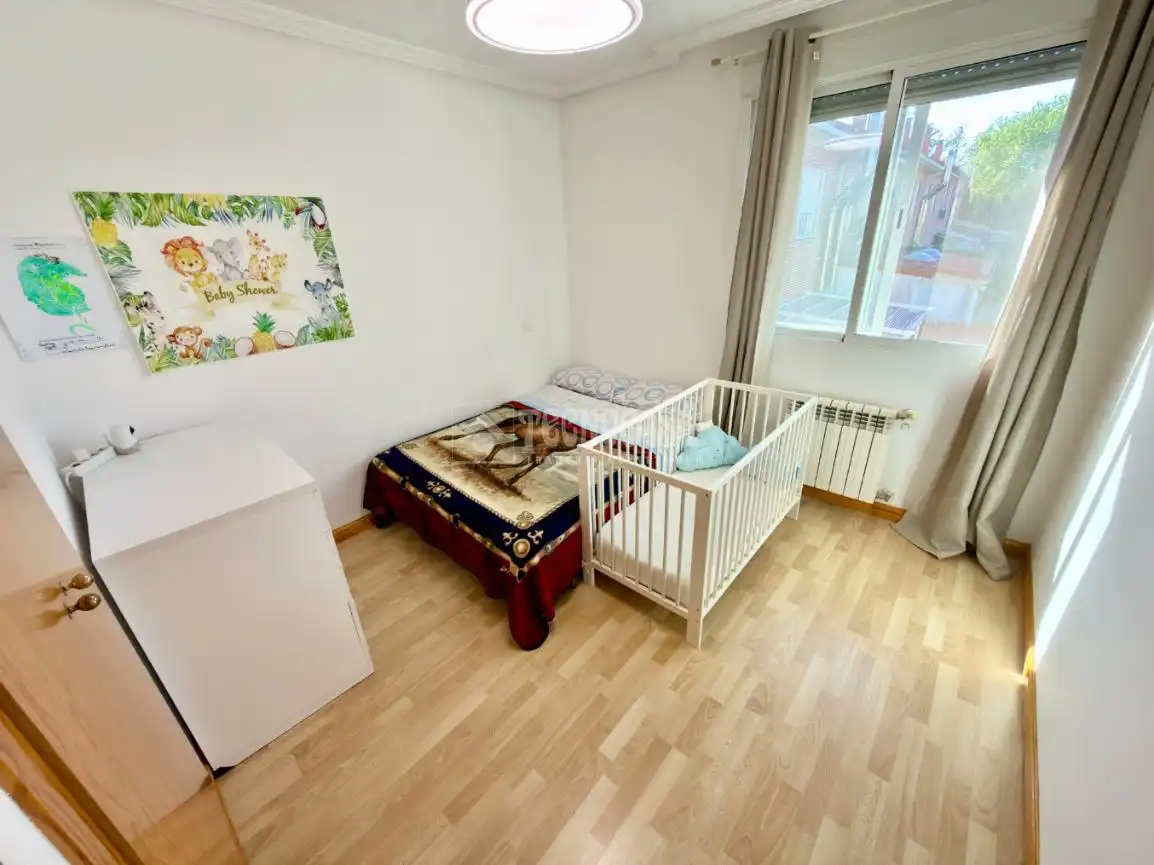 Habitación de Casa adosada en venta en Valdeaveruelo con Aire acondicionado, Calefacción y Terraza