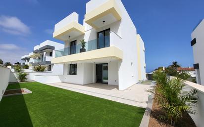 Vista exterior de Casa o xalet en venda en Puerto de la Cruz amb Aire condicionat, Jardí privat i Terrassa