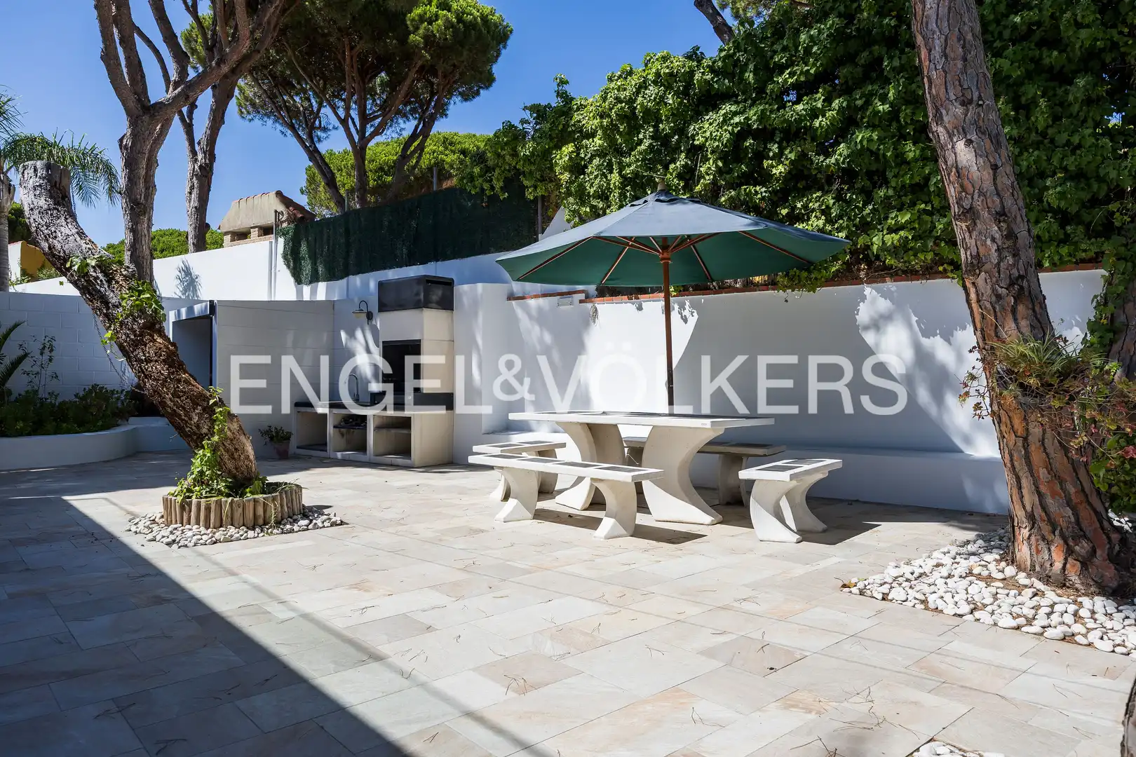 Terrassa de Casa o xalet en venda en Chiclana de la Frontera amb Aire condicionat, Calefacció i Jardí privat
