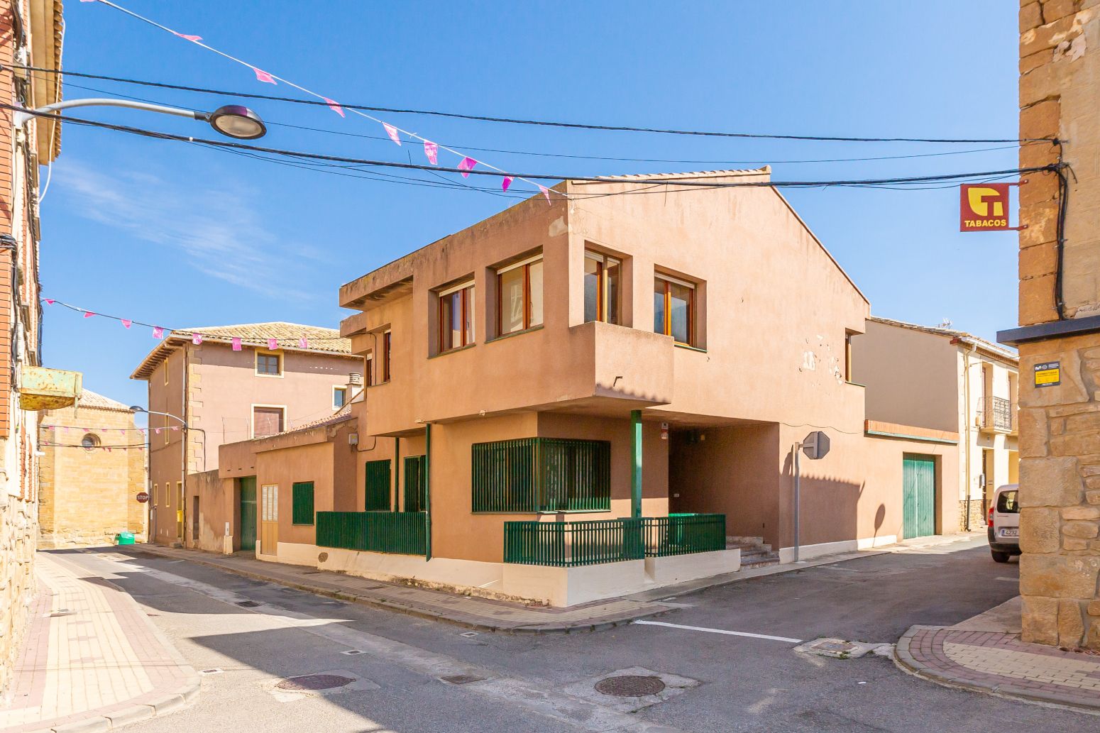 Vista exterior de Casa adosada en venda en Mélida amb Calefacció, Parquet i Terrassa