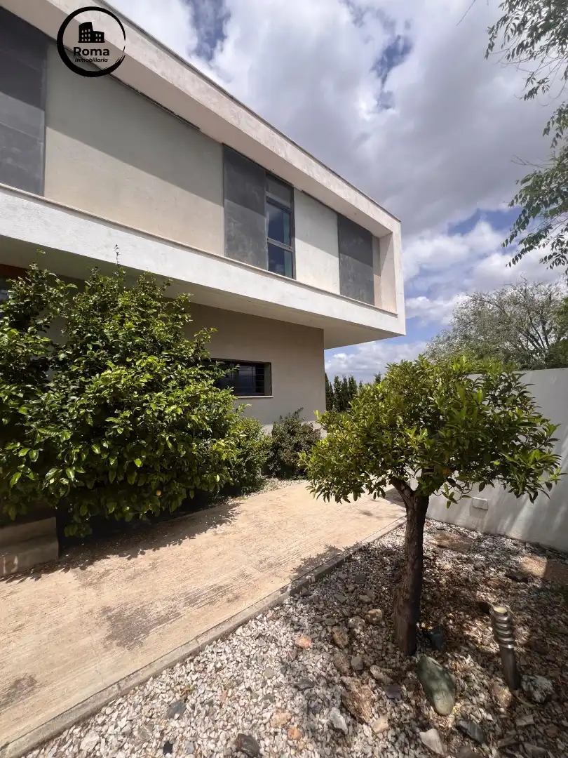 Vista exterior de Casa o xalet en venda en Las Gabias amb Aire condicionat, Calefacció i Jardí privat