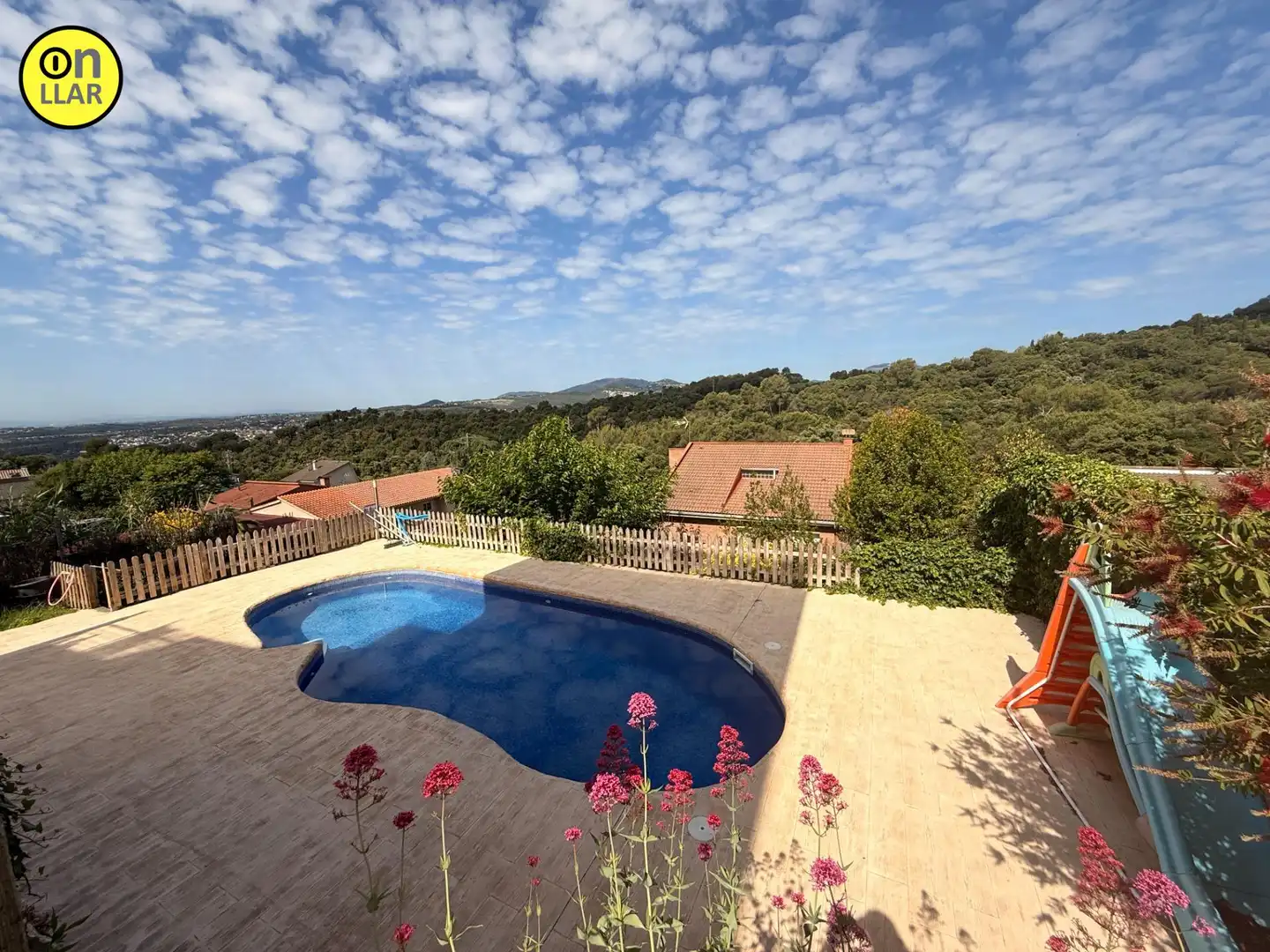 Casa con piscina en venta en Carrer AMISTAT, imagen 3