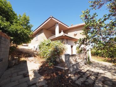 House with pool for sale in Mediona