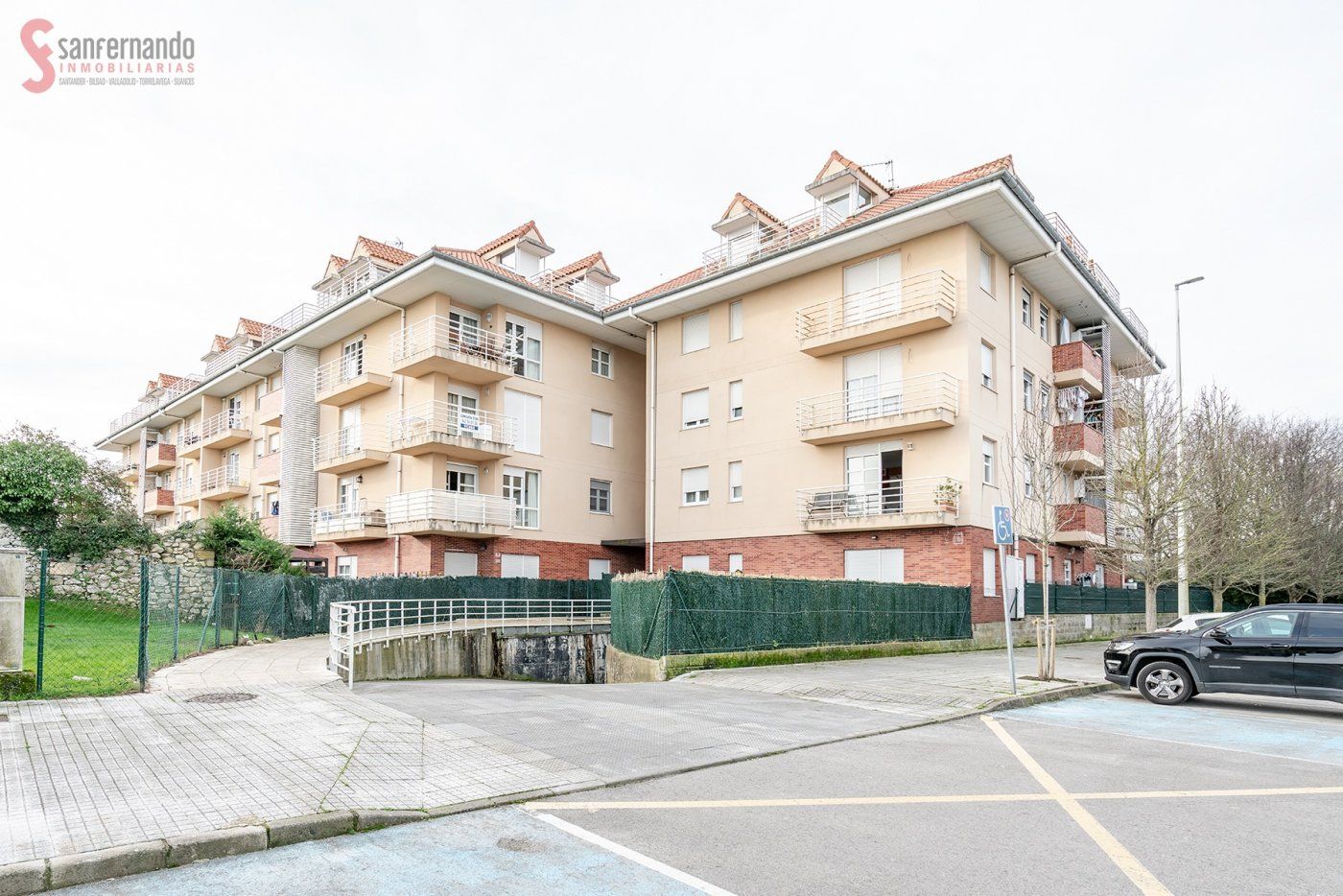 Außenansicht von Dachboden zum Verkauf in Santa Cruz de Bezana mit Heizung, Parkett und Terrasse