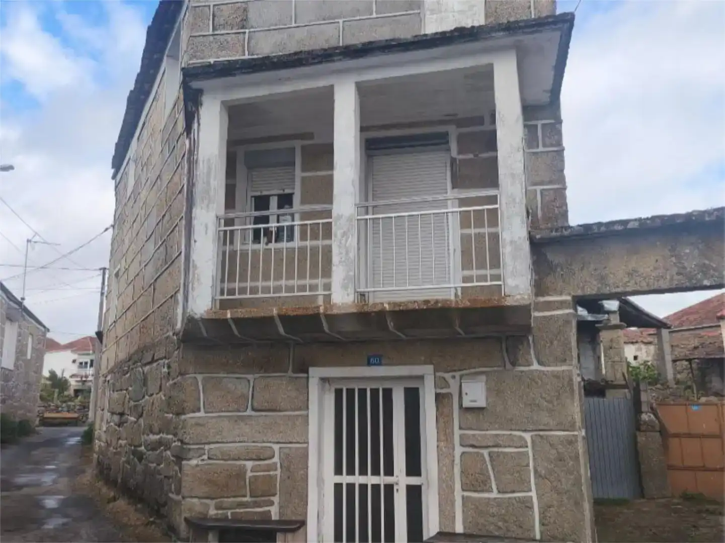 Vista exterior de Casa adosada en venda en Monterrei amb Traster i Balcó