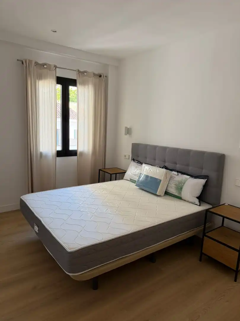 Schlafzimmer von Wohnung zur Miete in Centre