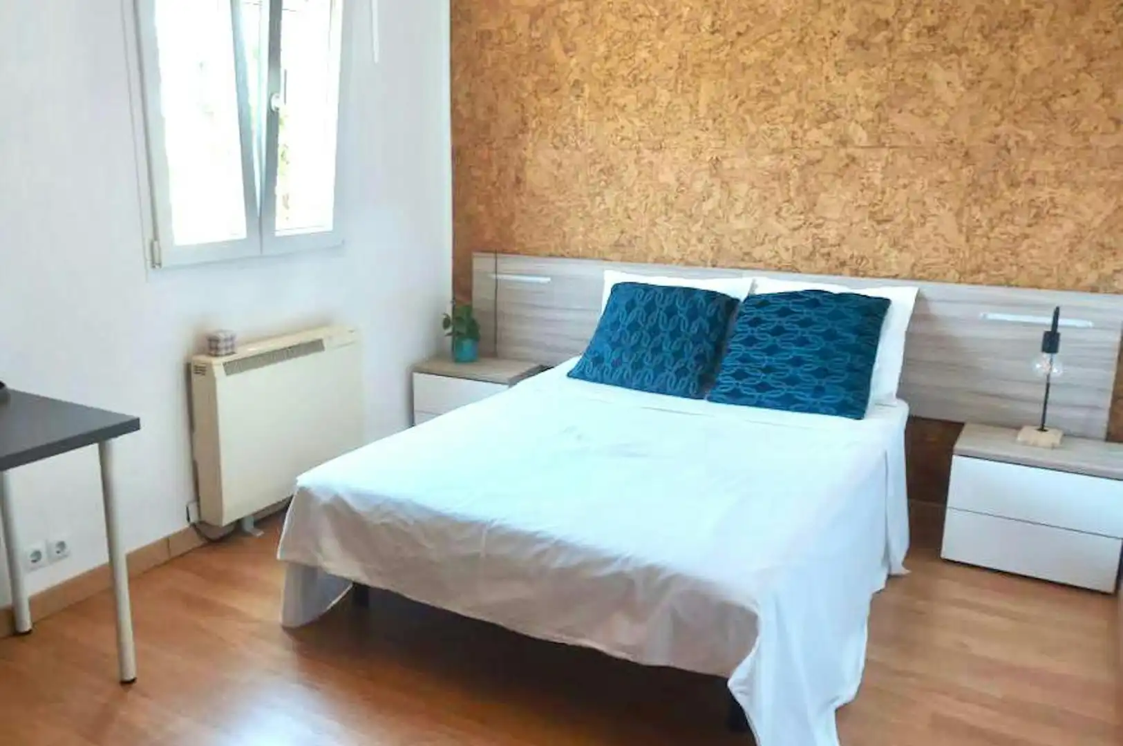 Bedroom of Flat for share in Madrid  with Washing machine