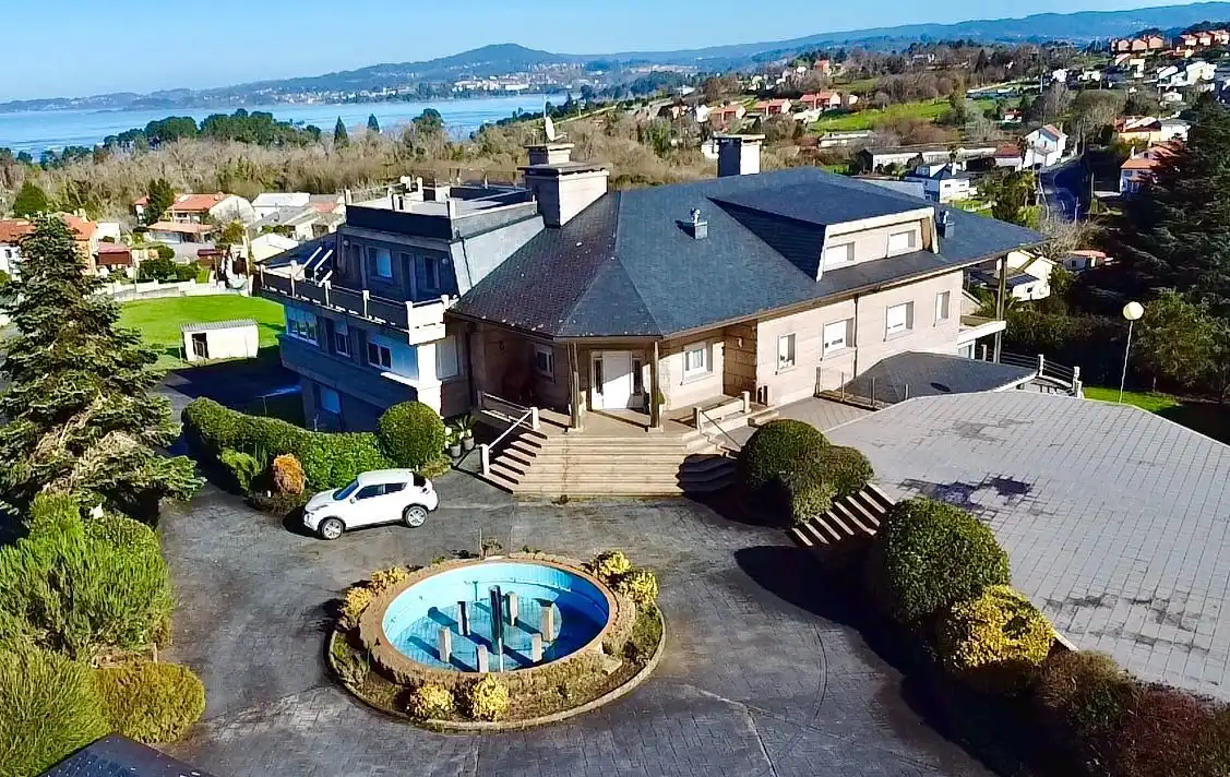 Vista exterior de Casa o xalet en venda en Bergondo amb Calefacció, Jardí privat i Terrassa