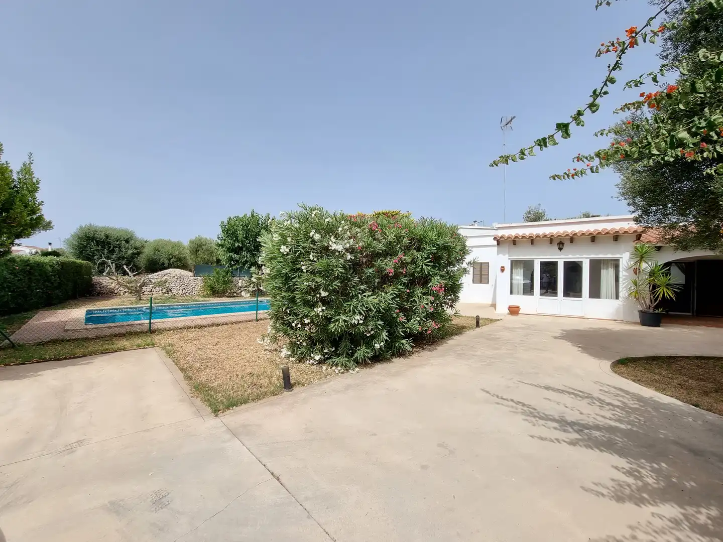 Villa mit Pool zum Verkauf in Carrer del Signe Bessons 19