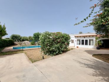 Xalet amb piscina en venda a Carrer del Signe Bessons 19