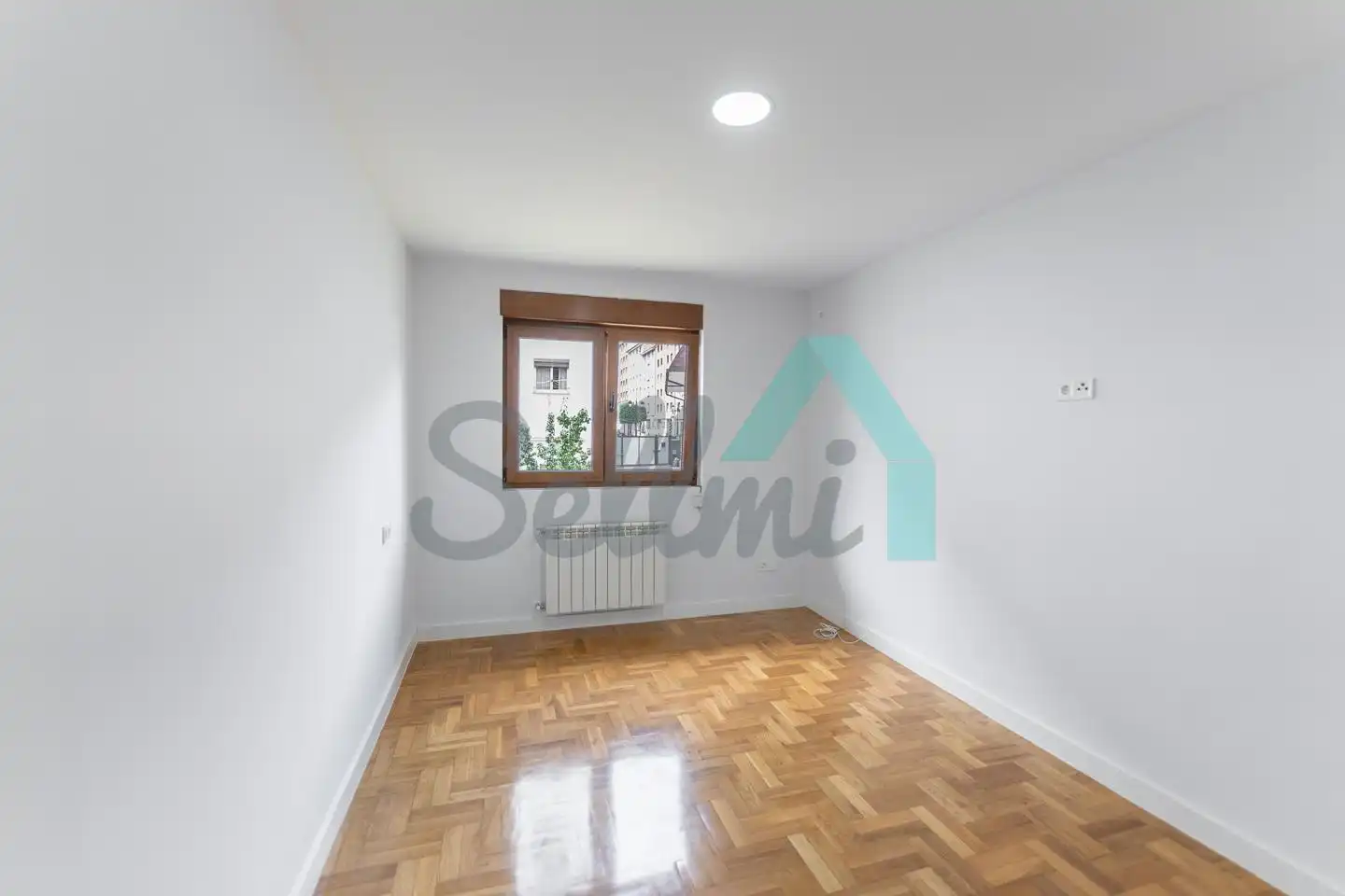 Dormitori de Casa adosada de lloguer en Oviedo  amb Calefacció, Jardí privat i Parquet