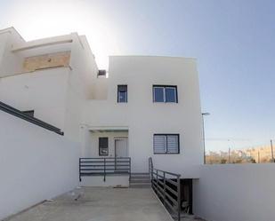 Exterior view of Single-family semi-detached for sale in Valdepiélagos