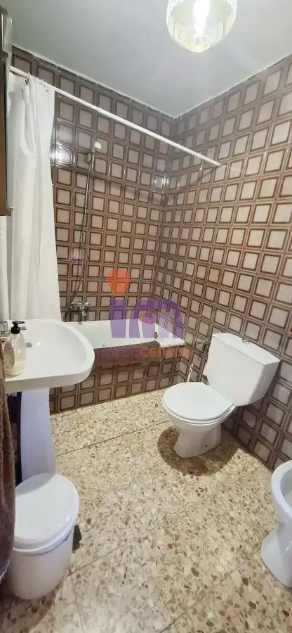Bany de Casa o xalet en venda en Valdepeñas amb Jardí privat i Piscina