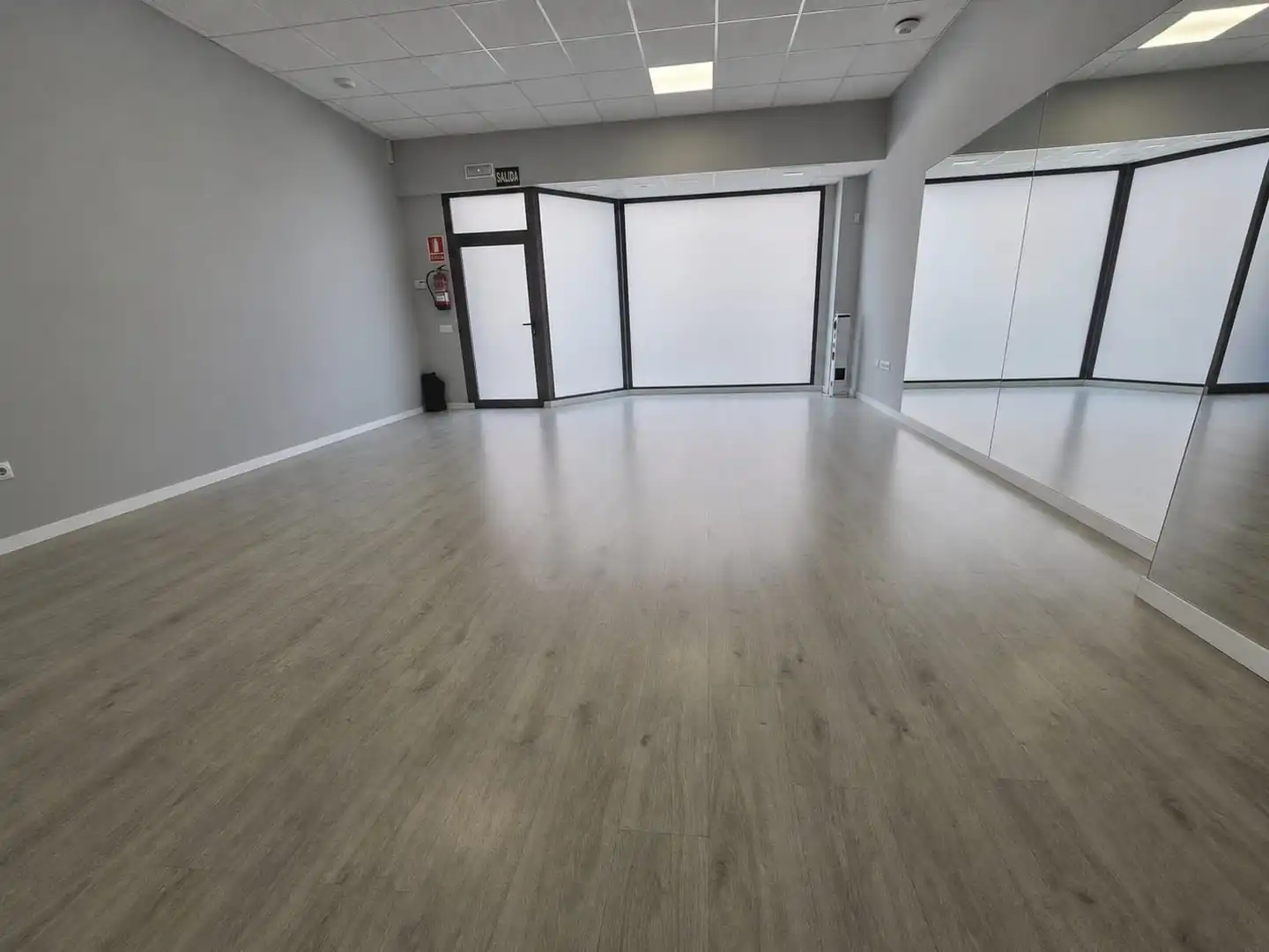 Commercial properties for sale in Villamediana de Iregua  with Air Conditioner