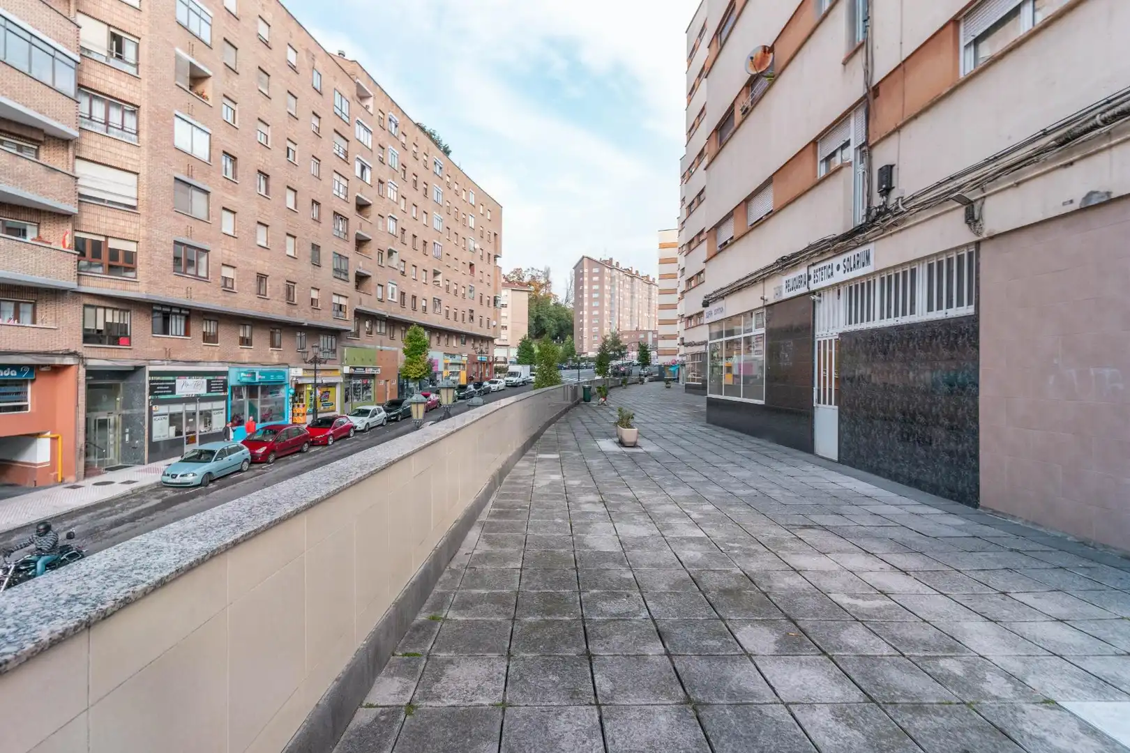 Vista exterior de Local en venta en Oviedo 