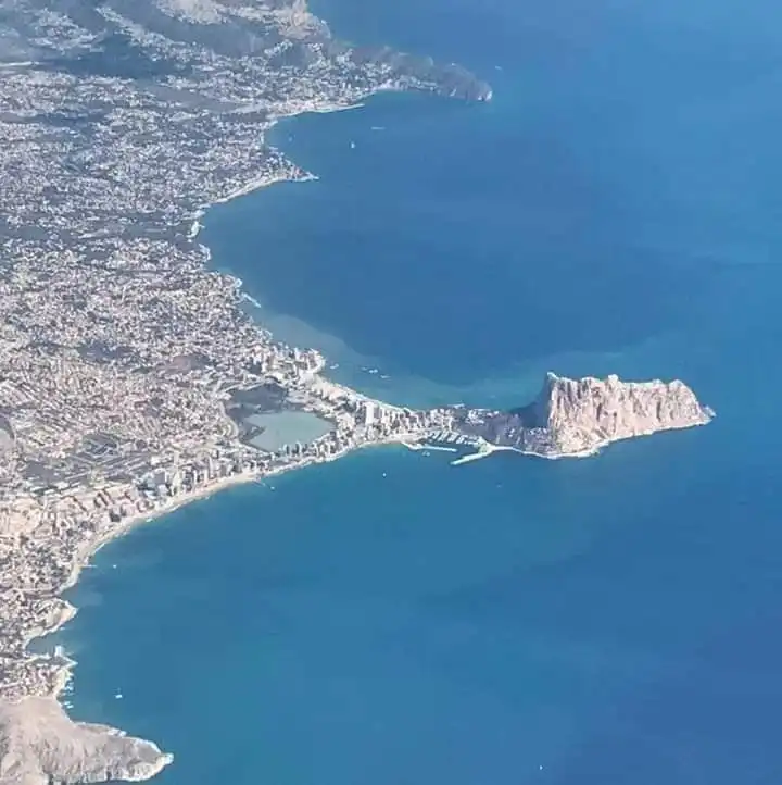 Außenansicht von Haus oder Chalet zum Verkauf in Calpe / Calp mit Klimaanlage, Privatgarten und Abstellraum