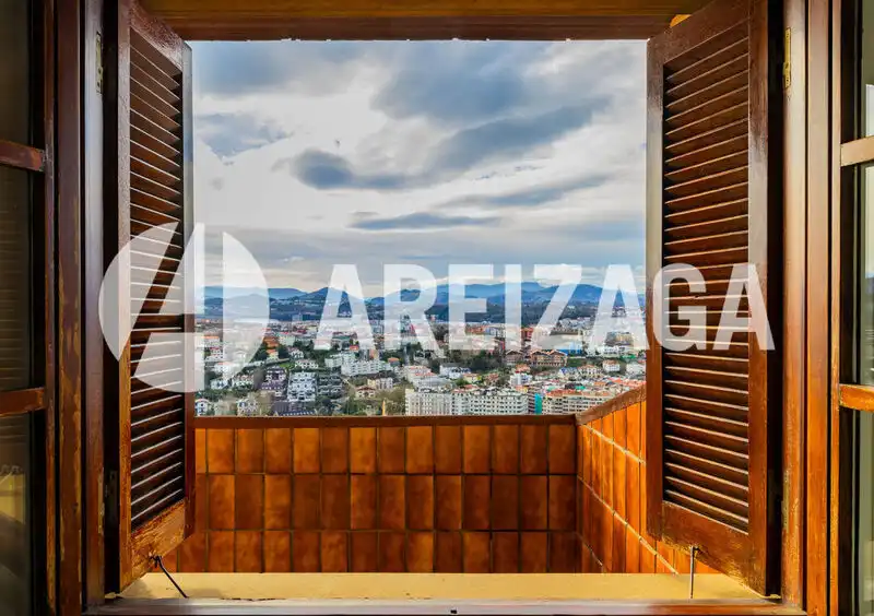 Vista exterior de Piso en venta en Donostia - San Sebastián  con Calefacción, Terraza y Trastero